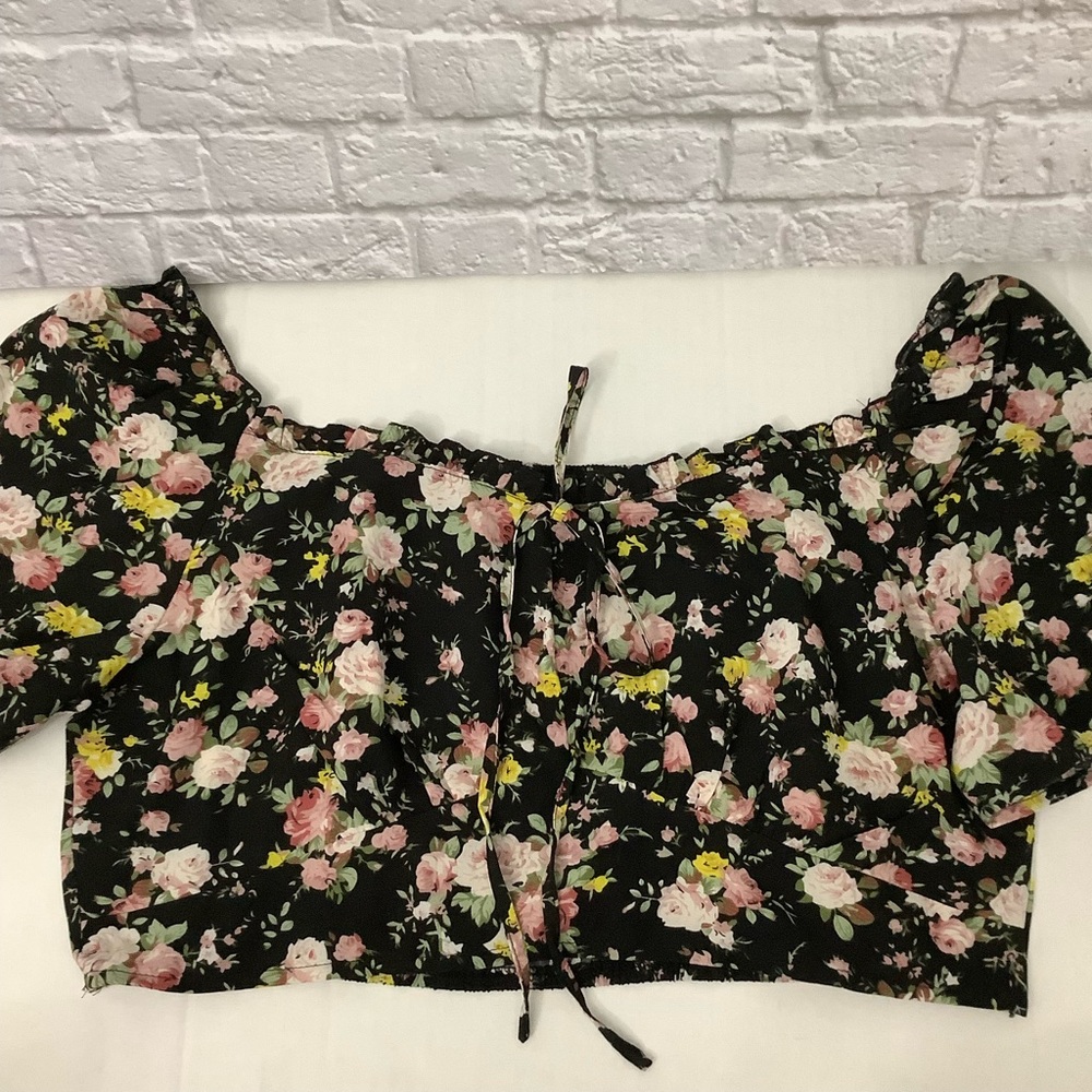 Shein  Curve floral print crop cold shoulder top size 1XL - (W328)